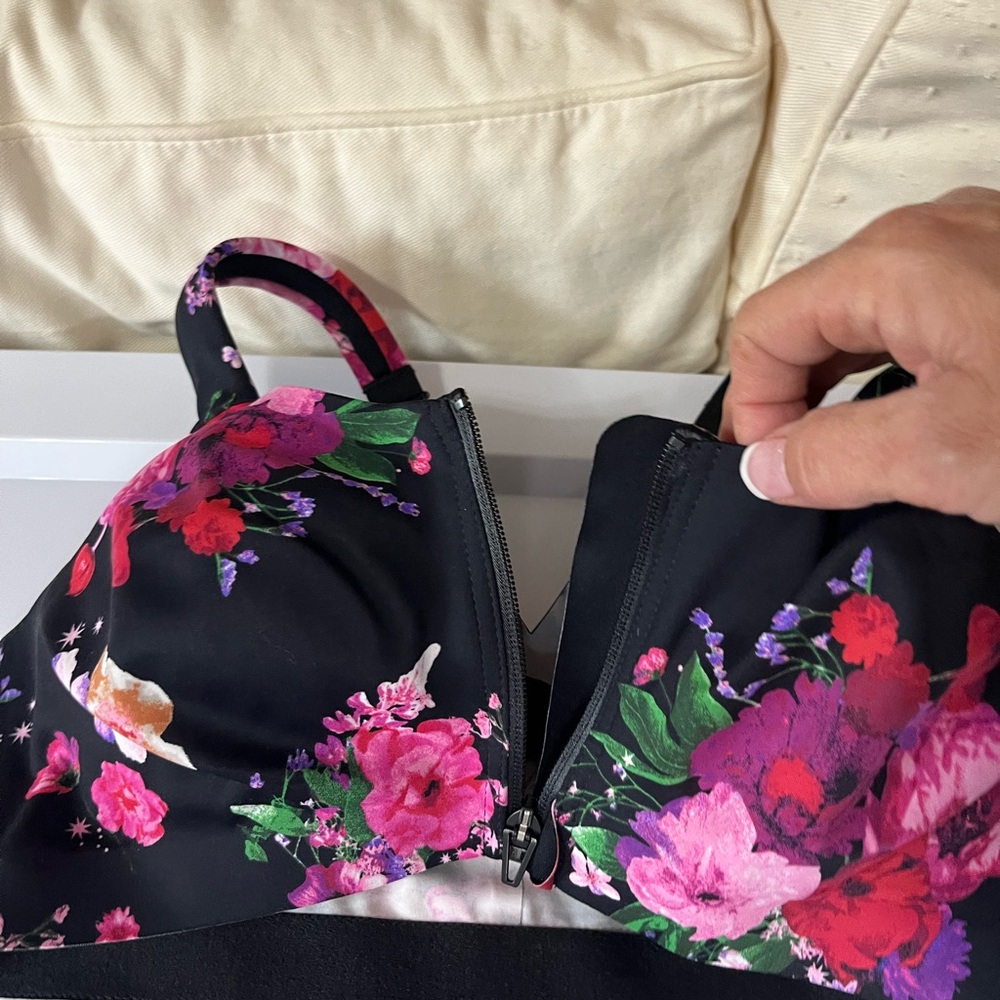 Victoria's Secret Black and Pink Floral Sports Bra - Picture 3 of 6